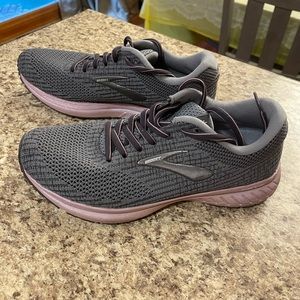 Brooks revel tennis shoes
